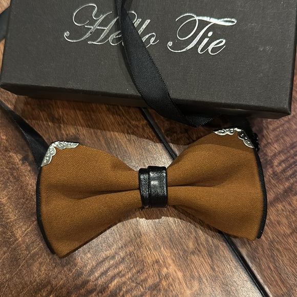 Brand new brown and black bow tie with silver detail - Picture 3 of 4
